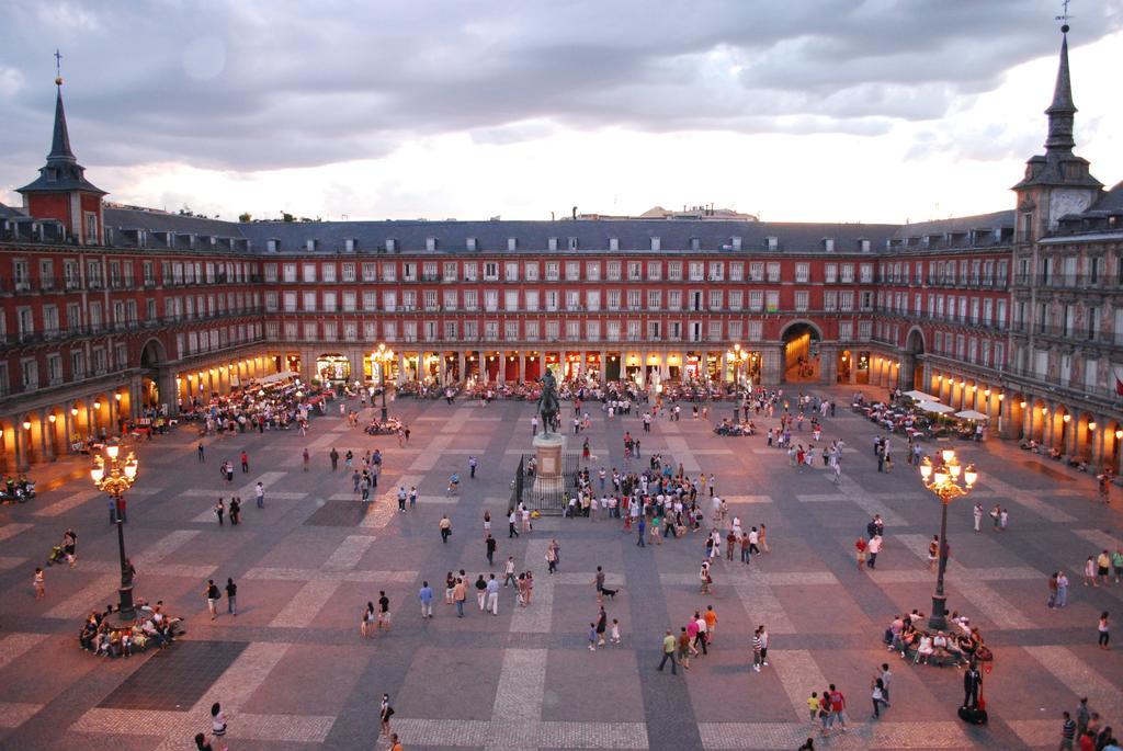 Hola Madrid Apartment Exterior photo